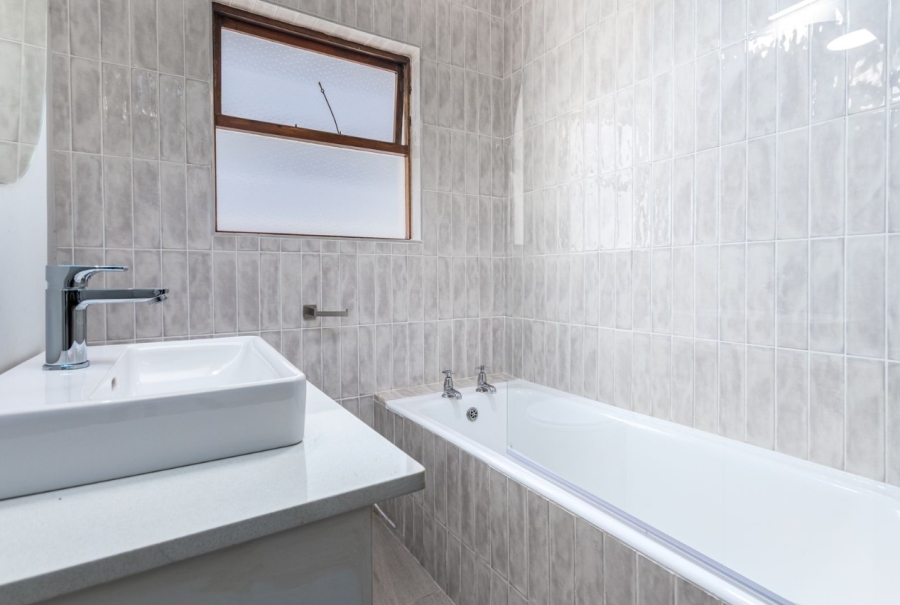 To Let 2 Bedroom Property for Rent in Sea Point Western Cape